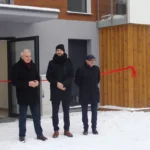 Obraz przedstawia Burmistrza Miasta Wałcz Macieja Żebrowskiego oraz Prezesa TBS Marka Pawłowskiego oraz Mariusza Eysymontta